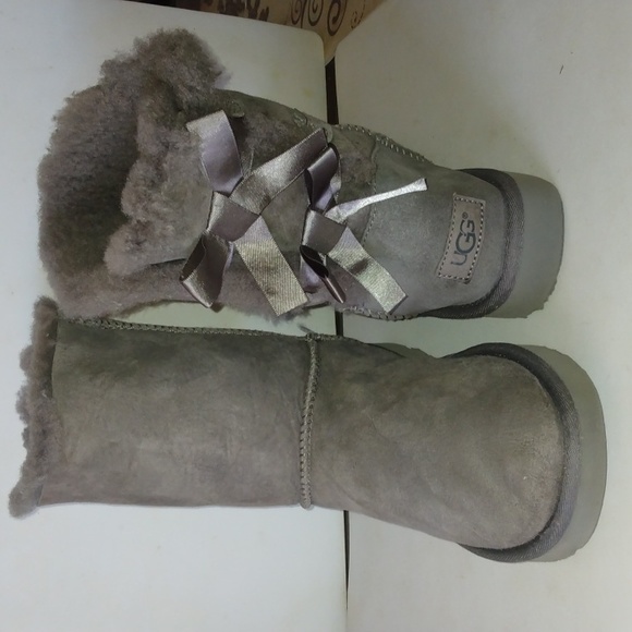 UGG BOOTS - Picture 1 of 10